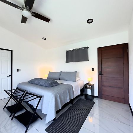 Black & White Apartments Monteverde Luaran gambar